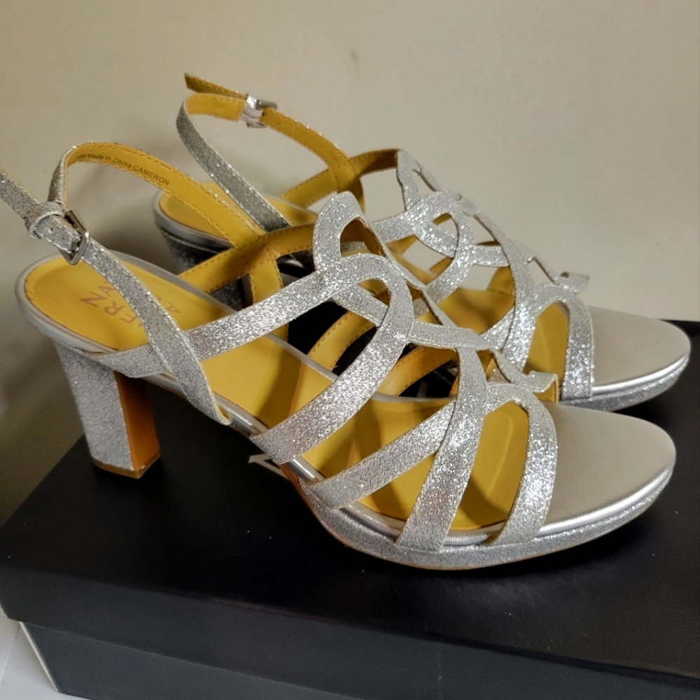 New CAMERON Silver Glitter Platform High Heels NATURALIZER 10
